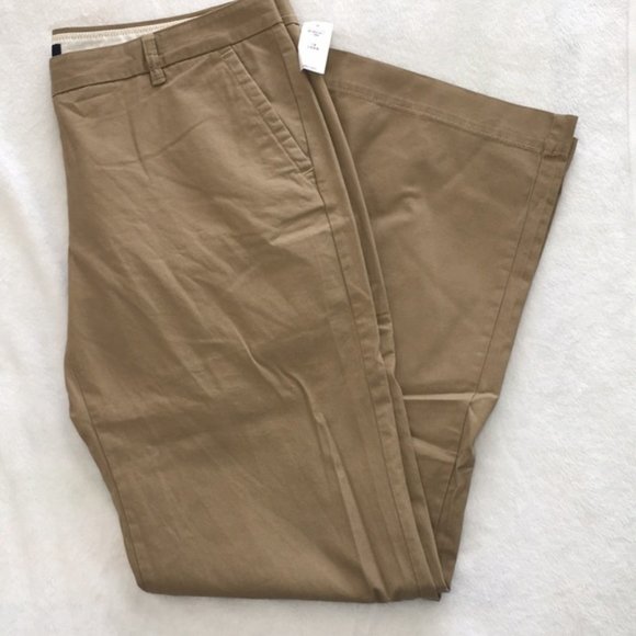 The Gap Classic Fit Flared Leg Khaki Pants size 20 - Picture 3 of 5
